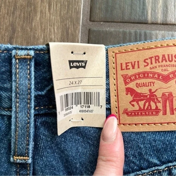 NWT Levi’s High Waisted Mom Jeans Distressed Sz 24 - Picture 11 of 11